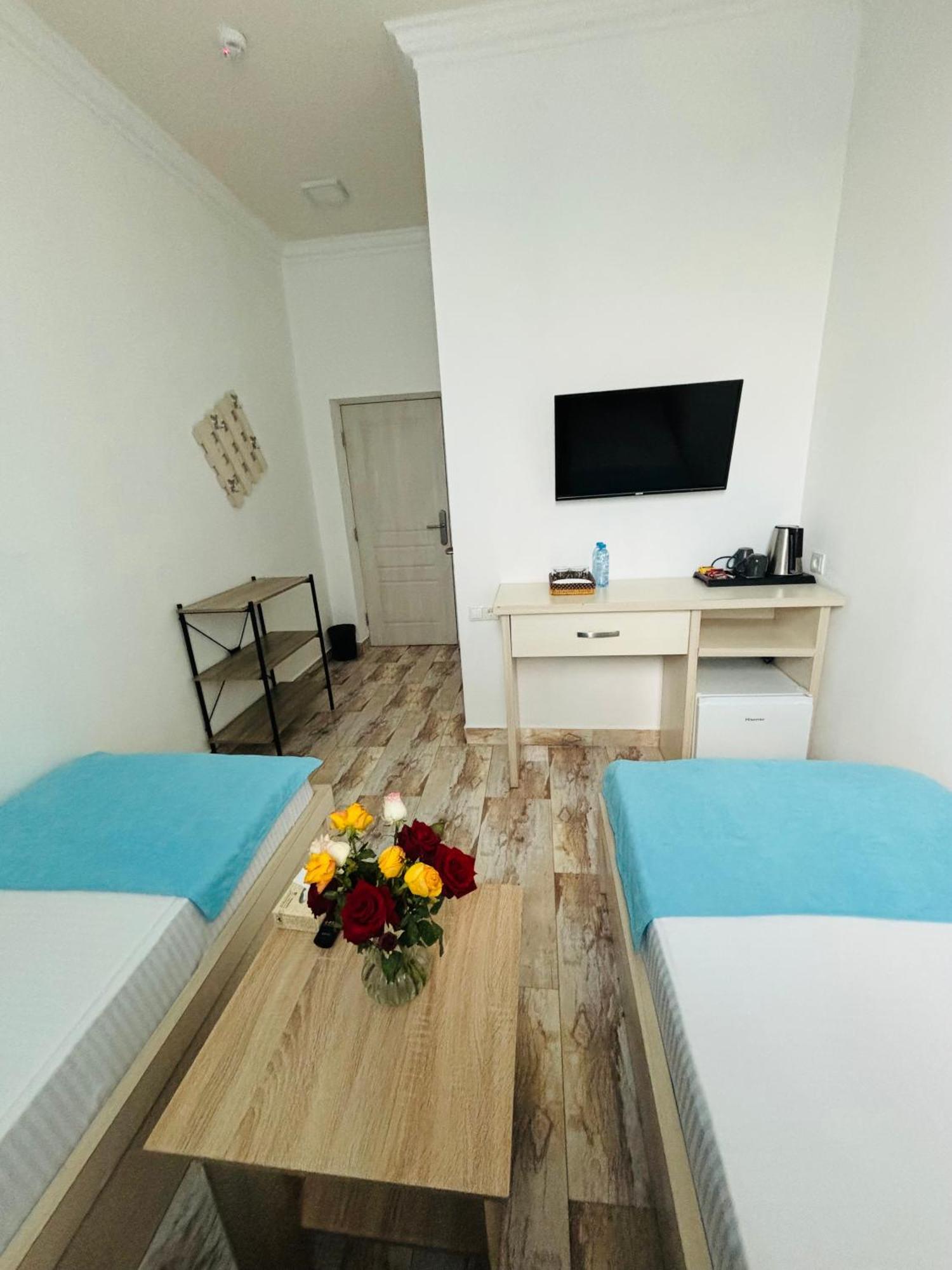 Alex Hotel Erevan Exterior foto